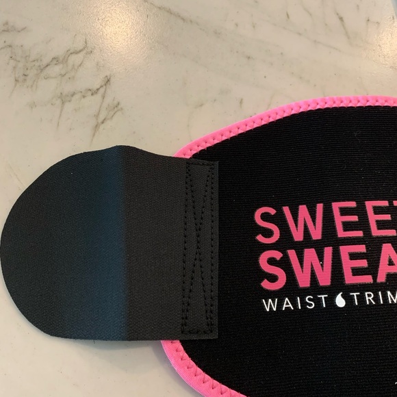 Sweet Sweat waist trimmer and hip bands. Never used. - Picture 6 of 6